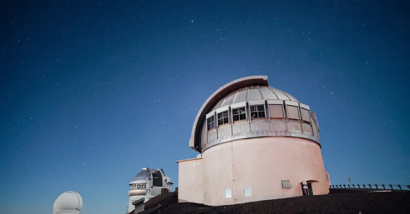 A stunning observatory under a clear, starry night sky, perfect for astronomy enthusiasts.